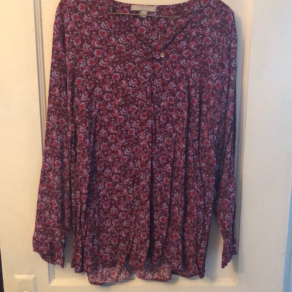 Flowered red tunic with blue flowers